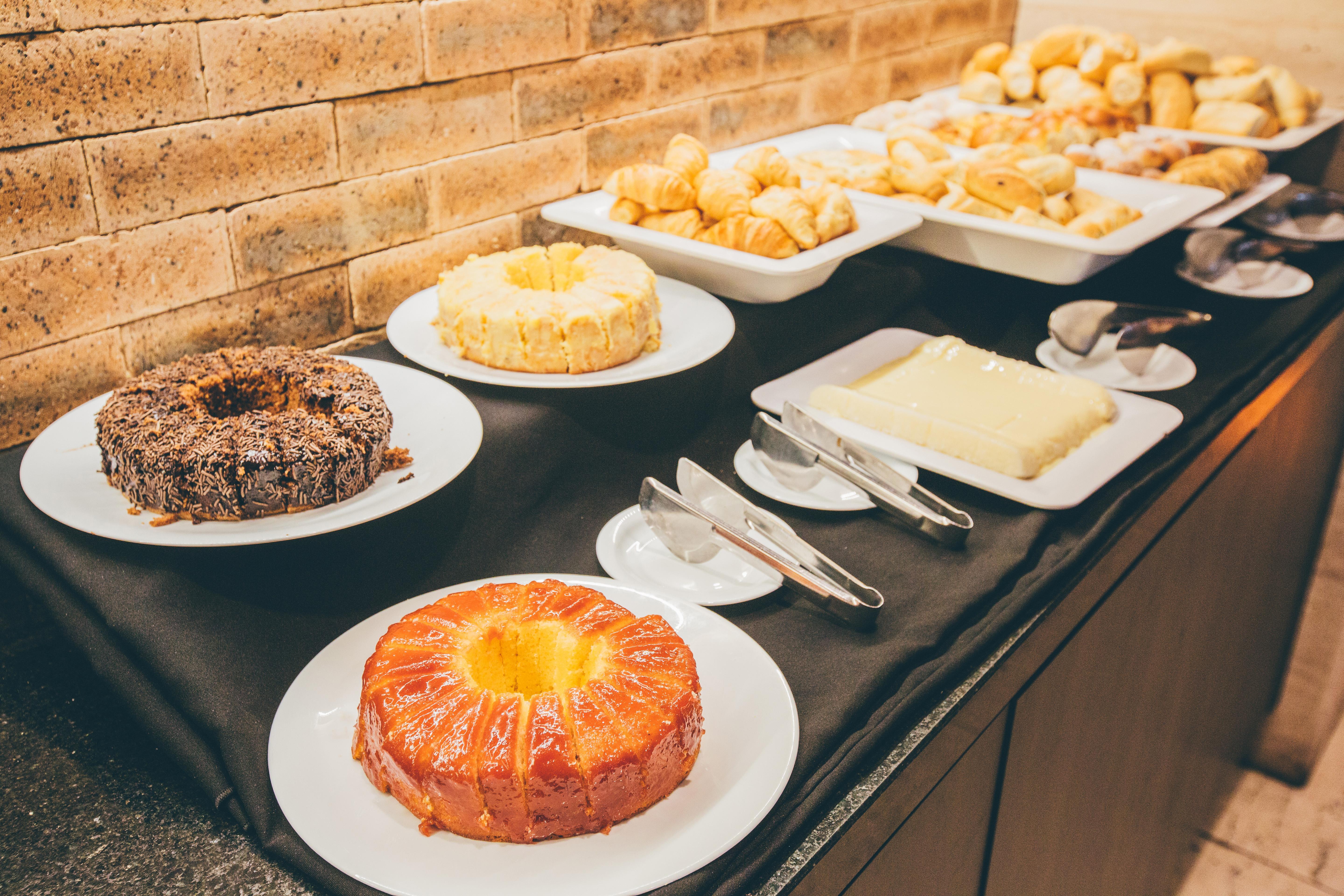 Cullinan Hplus Premium 브라질리아 외부 사진 A selection of puddings